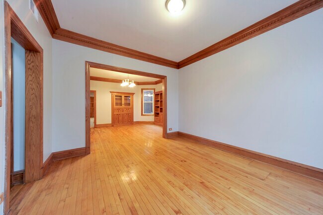 Building Photo - 1943 N Kedvale Ave