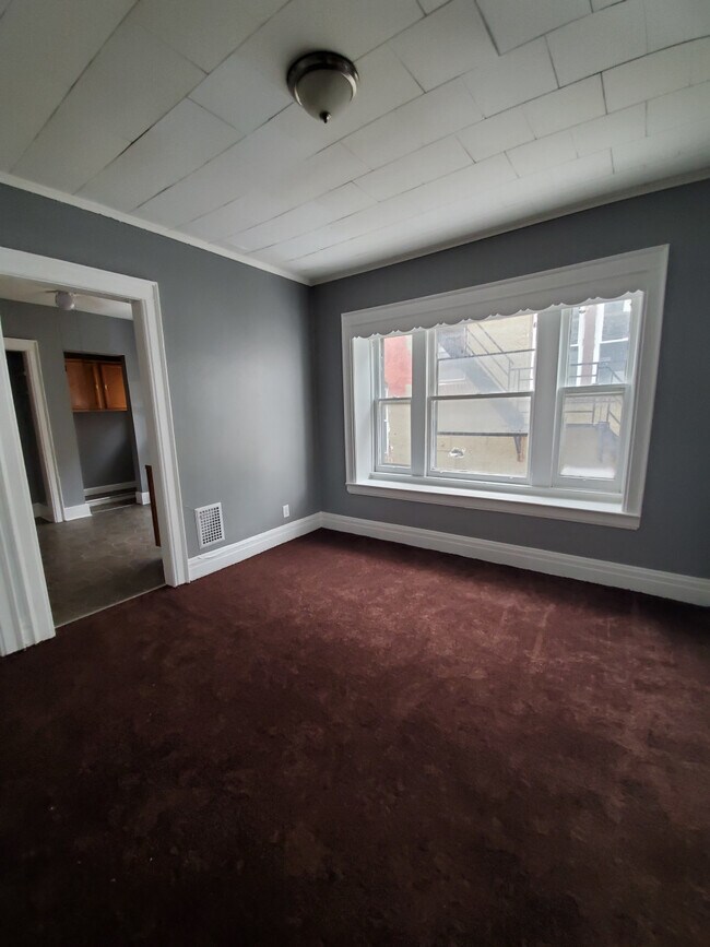 Building Photo - 1030 Dewey Avenue #3