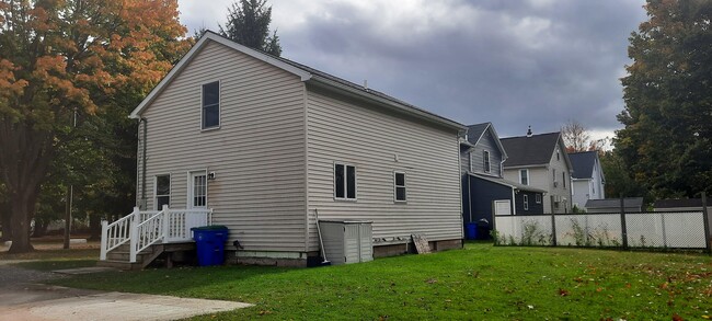 Building Photo - 588 Mahar St
