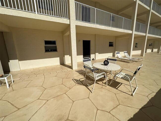 Foto del edificio - 1325 S Portofino Dr