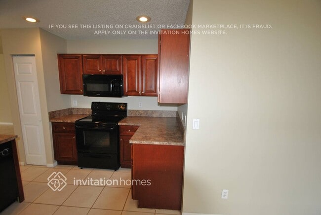 Building Photo - 8820 Lake Park Cir N