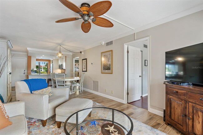 Building Photo - 6277 Bahia Del Mar Blvd S