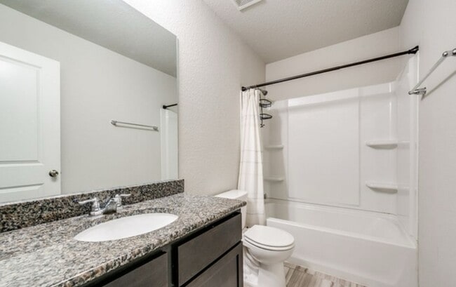 Building Photo - 318 Clorinda