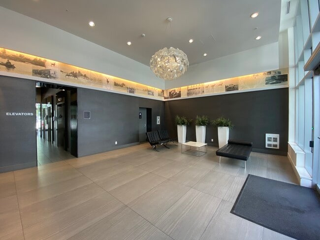 Photo du bâtiment - 6333 Silver Av