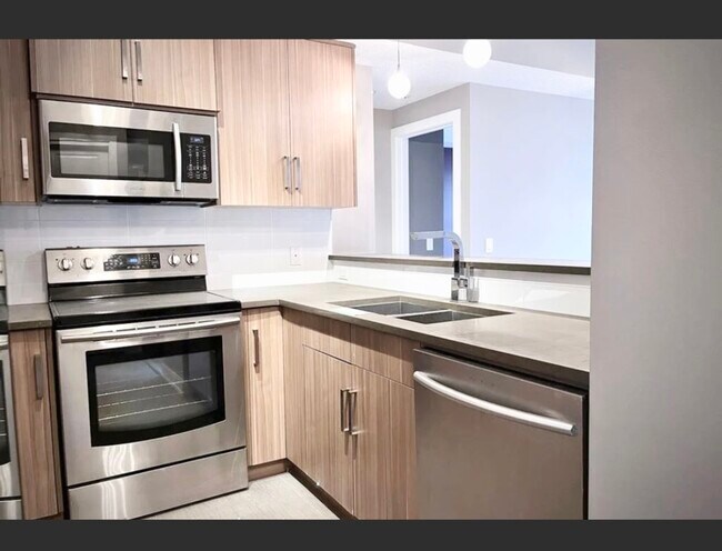 Photo du bâtiment - 611 Edmonton Trl NE