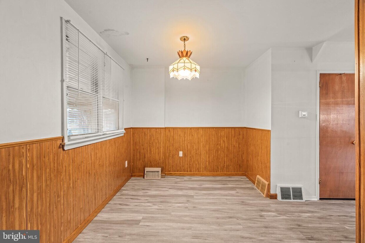 Primary Photo - 3212 Birch Rd