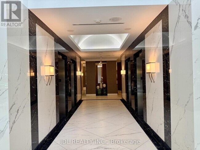 Building Photo - 45-2845 Kingsbridge Garden Cir