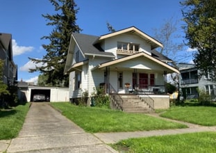 Building Photo - 610 Irving St