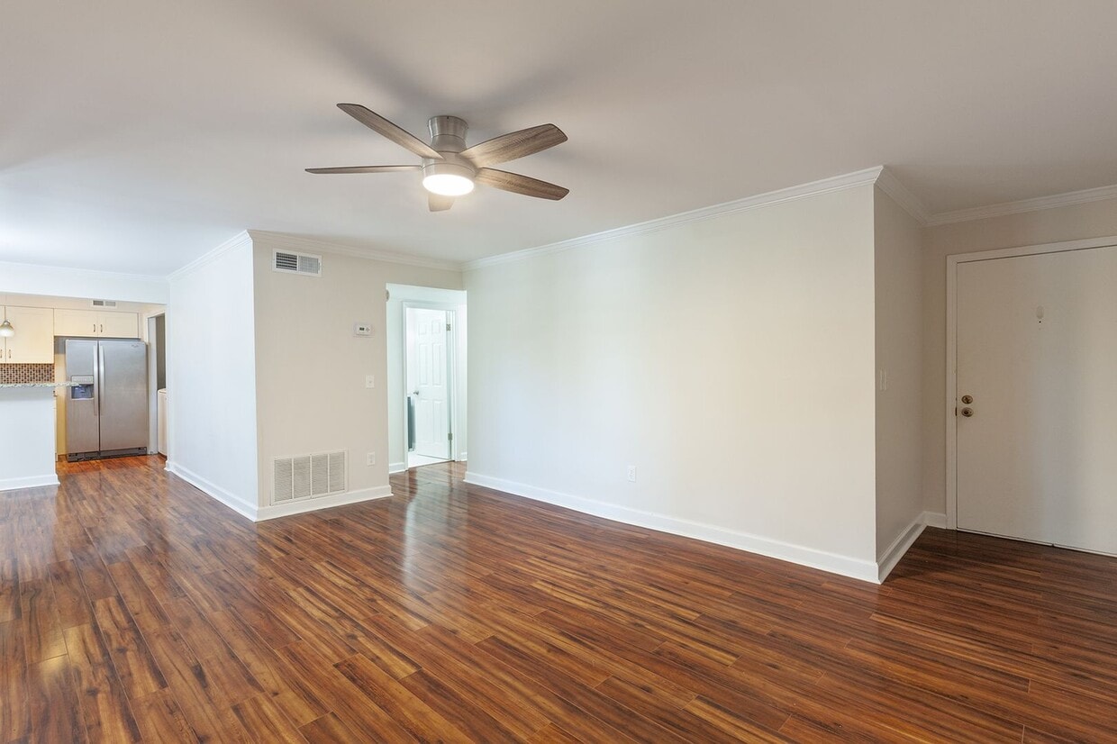 Foto principal - Spacious 2/2 Condo w/ Great Roommate Setup!