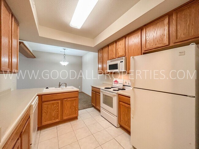 Foto del edificio - Wonderful 2 Bedroom, 2.5 bath Townhome in ...