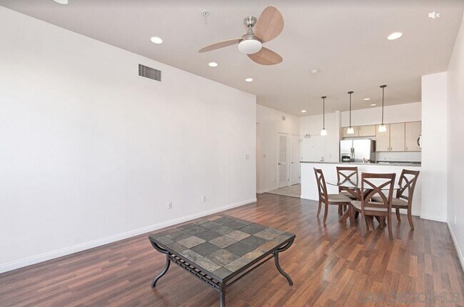Foto del edificio - 445 Island Ave
