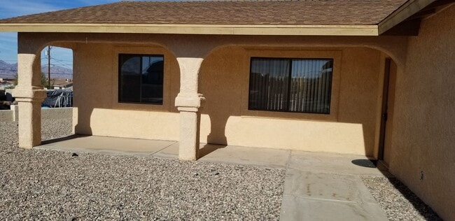 Building Photo - 3181 Sombrero Dr