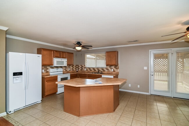 Foto del edificio - 15337 Tyler Mill Dr