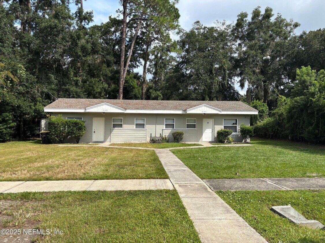 Foto principal - 5147 107th St