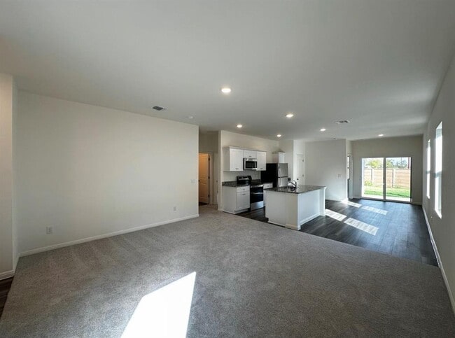 Foto del edificio - 16116 Viburnum Dr