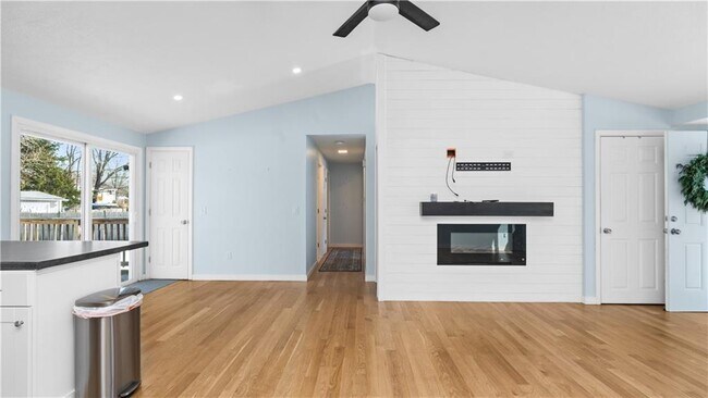 Foto del edificio - 82 Primrose Dr