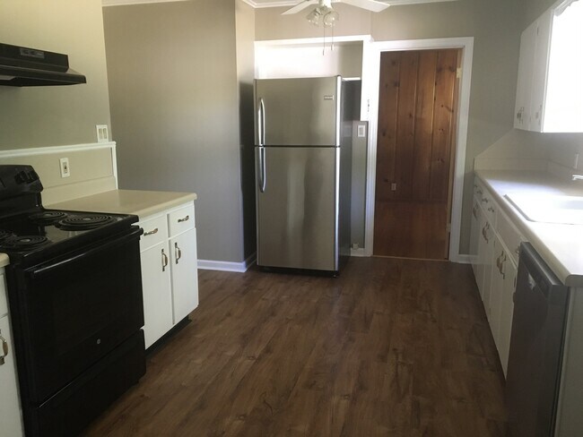 Foto del edificio - 3bed/1bath Home close to Annie Camp Junior...
