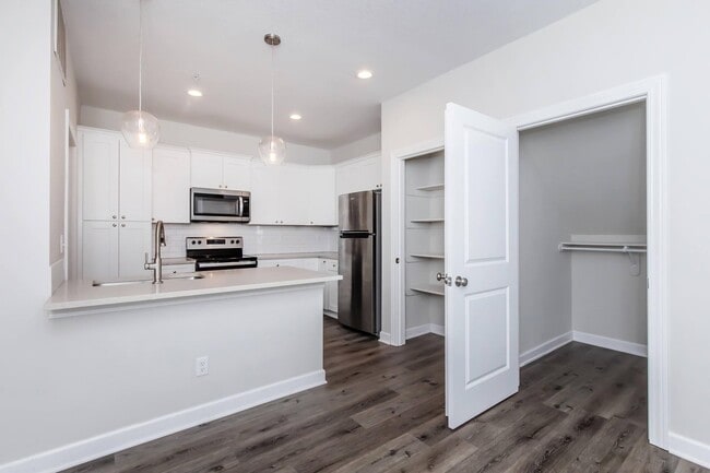Building Photo - Stonehaven Overland Park