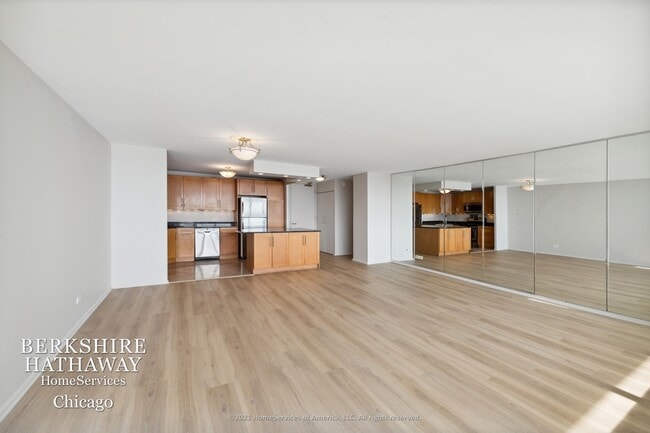 Building Photo - 400 E RANDOLPH Street