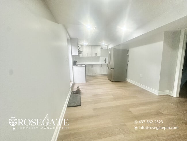 Photo du bâtiment - 2-Bedroom + Den Corner Unit with Parking in Mississauga