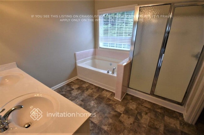 Building Photo - 890 Madison Chase Way