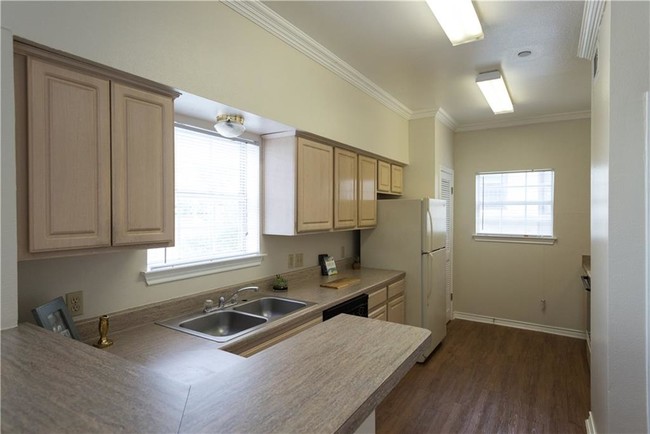 Foto del edificio - 2901 Swisher St