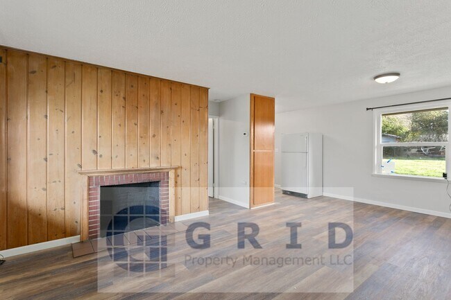 Foto del edificio - Spacious One Bedroom for Rent with Huge Backyard!