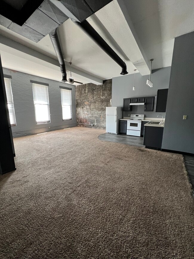 304 - 5 S 5th St