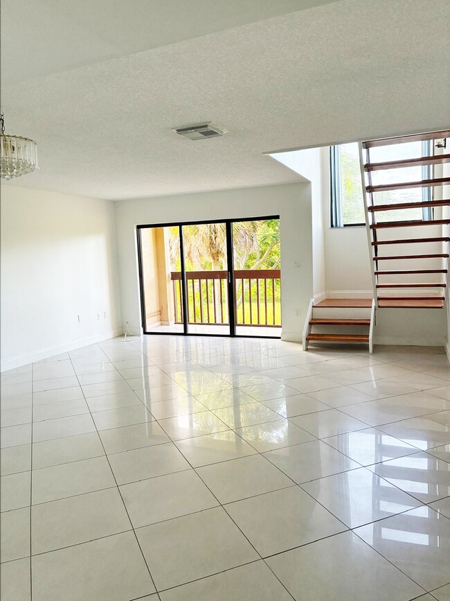 Photo - 281 W Park Dr (Miami, FL) Townhome