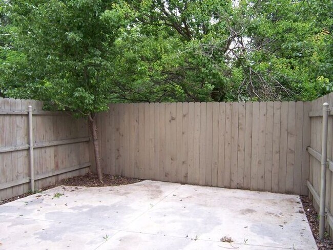 Building Photo - Pleasant duplex close to Greenbelt & State St