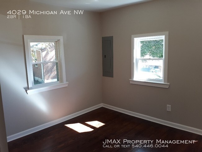 Foto del edificio - 2 bedroom with large yard