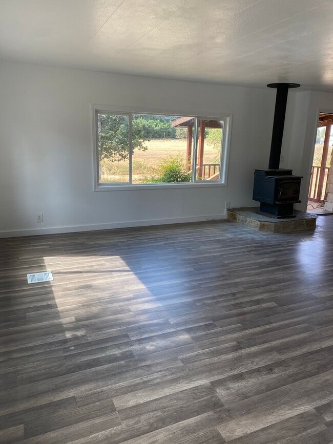 Building Photo - 3bed 2bath House