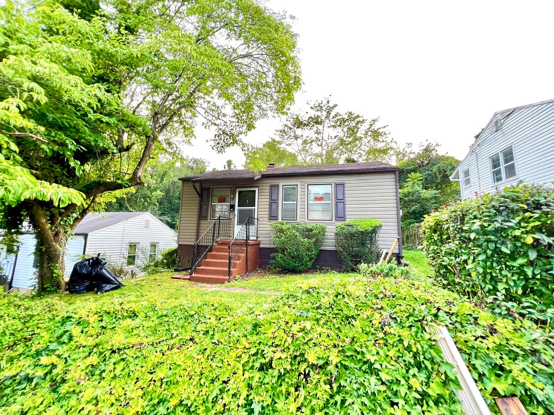 Primary Photo - 712 4th St