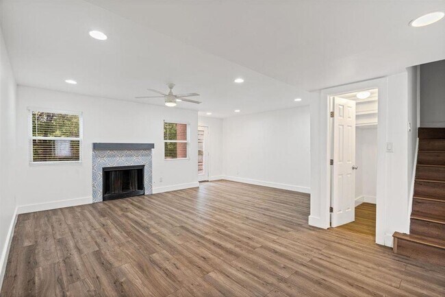 Building Photo - 6401 Chimney Creek Cir