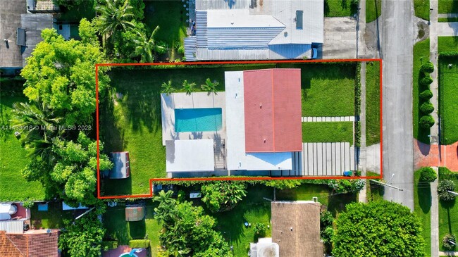 Foto del edificio - 8945 SW 41st Terrace