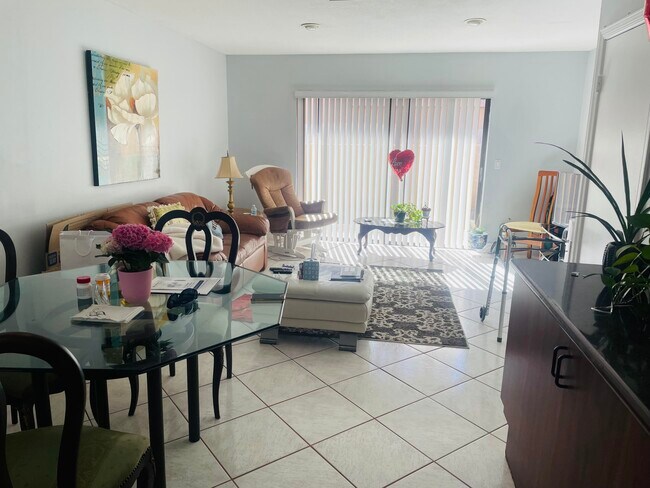 Foto del edificio - 139 Sparrow Dr