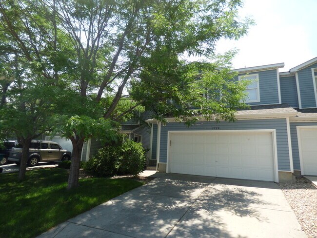 Foto del edificio - Beautiful 3 Bedroom 2 Bath Townhome with 2...