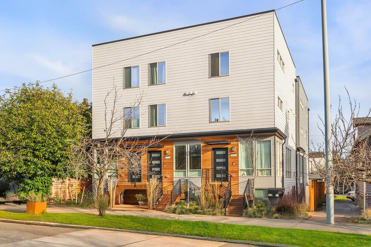 Foto principal - Brilliant Ballard Newer Townhome - 4 Bedro...