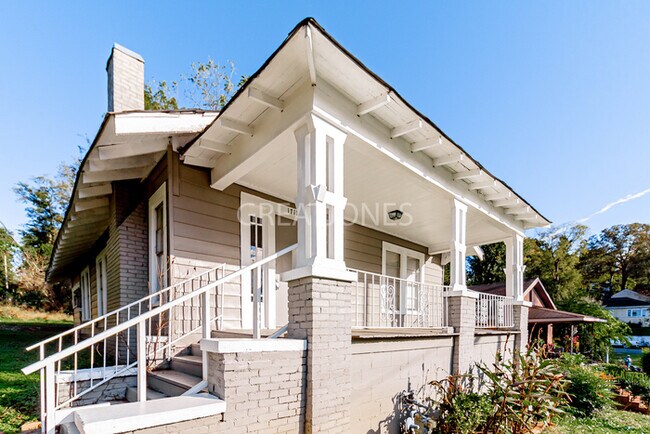 Foto del edificio - NOW OFFERING HALF OFF THE FIRST FULL MONTH...