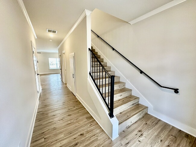 Photo - 2805 SW Hampshire Ave Apartment