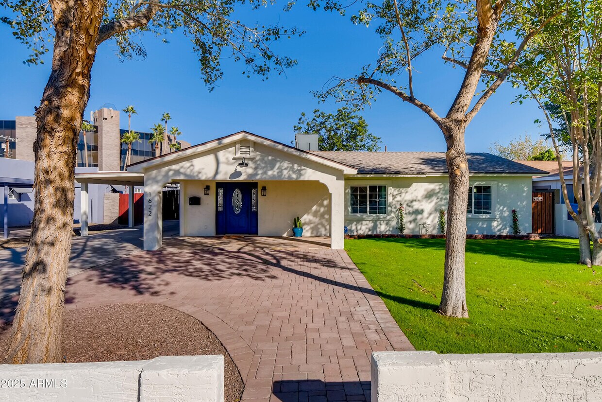 Foto principal - 1622 E Cheery Lynn Rd
