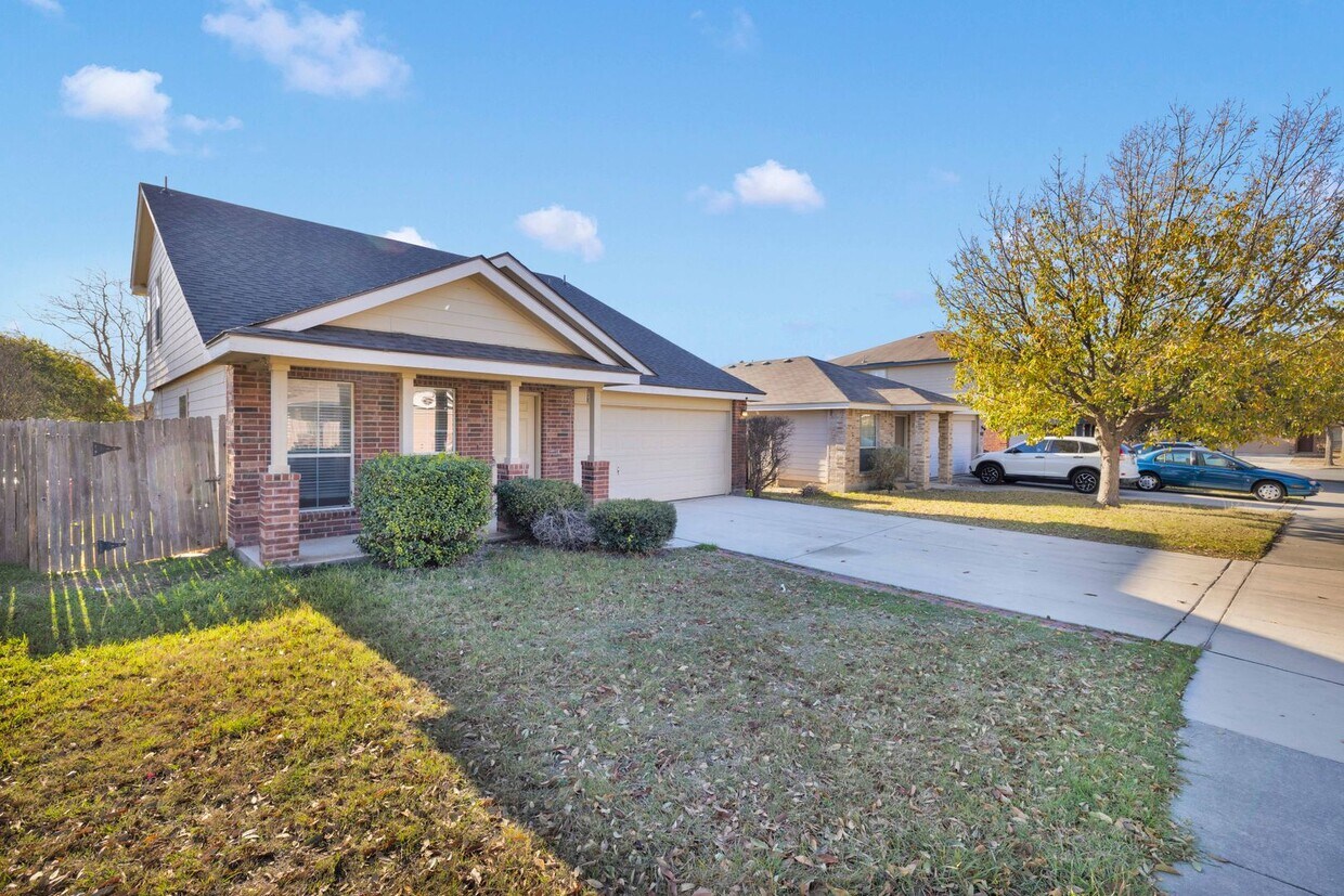 Primary Photo - Charming home in prime location