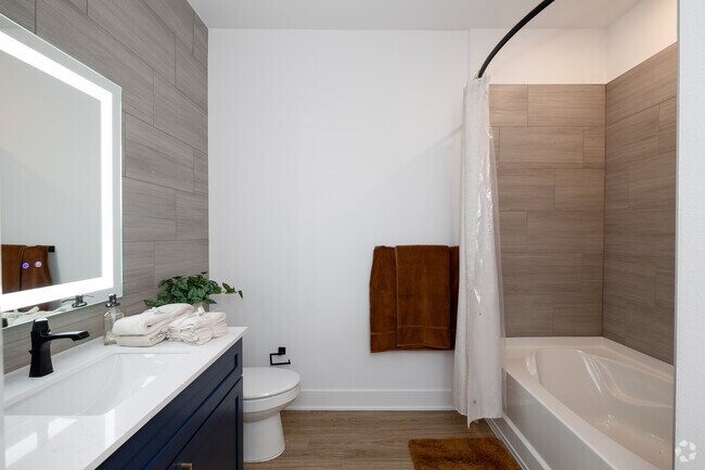 1BR, 1BA - 761SF - Hawthorne - Bathroom - The Lennox at Copperleaf