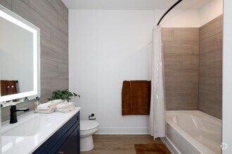 1BR, 1BA - 761SF - Hawthorne - Bathroom - The Lennox at Copperleaf