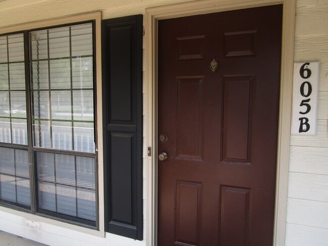 Building Photo - 605 Archdale Dr