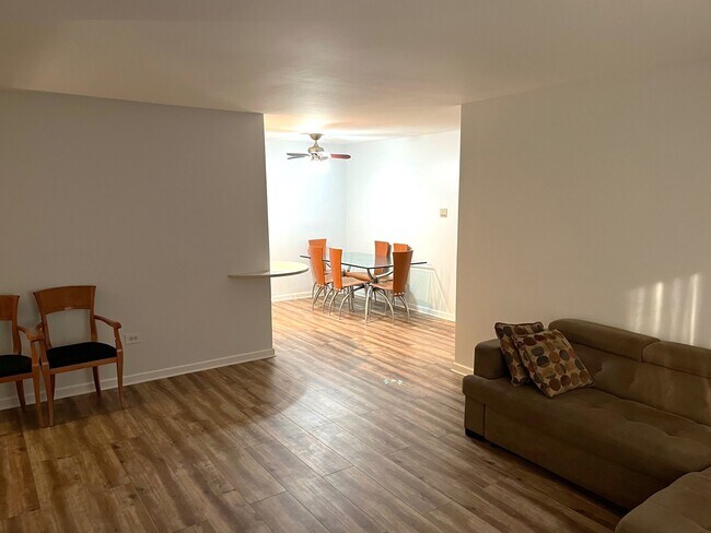 Foto del edificio - 6105 Knoll Valley Dr