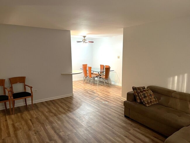 Building Photo - 6105 Knoll Valley Dr