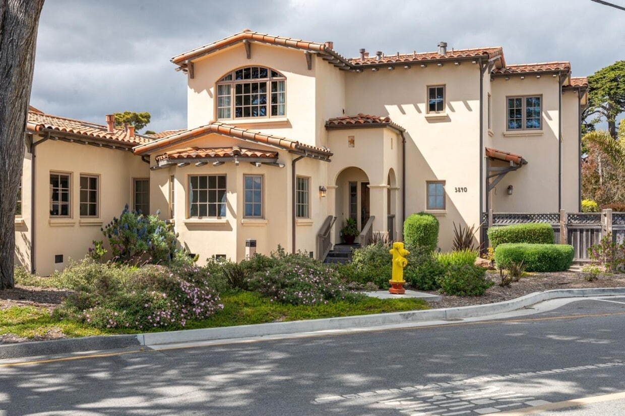 Primary Photo - 3840 Moana Way