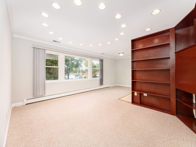 Foto del edificio - 8063 W Churchill Ave