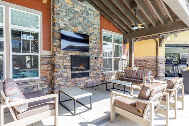 Building Photo - Auburn Brook